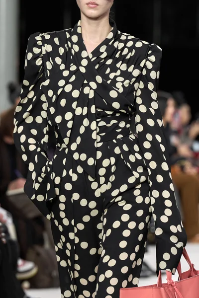 Look 48